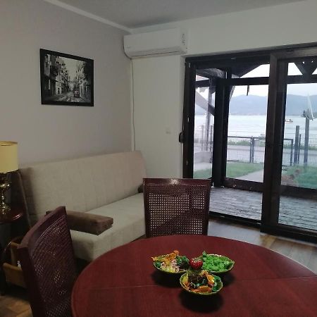 Apartman Sandrina Golubăţ Exterior foto