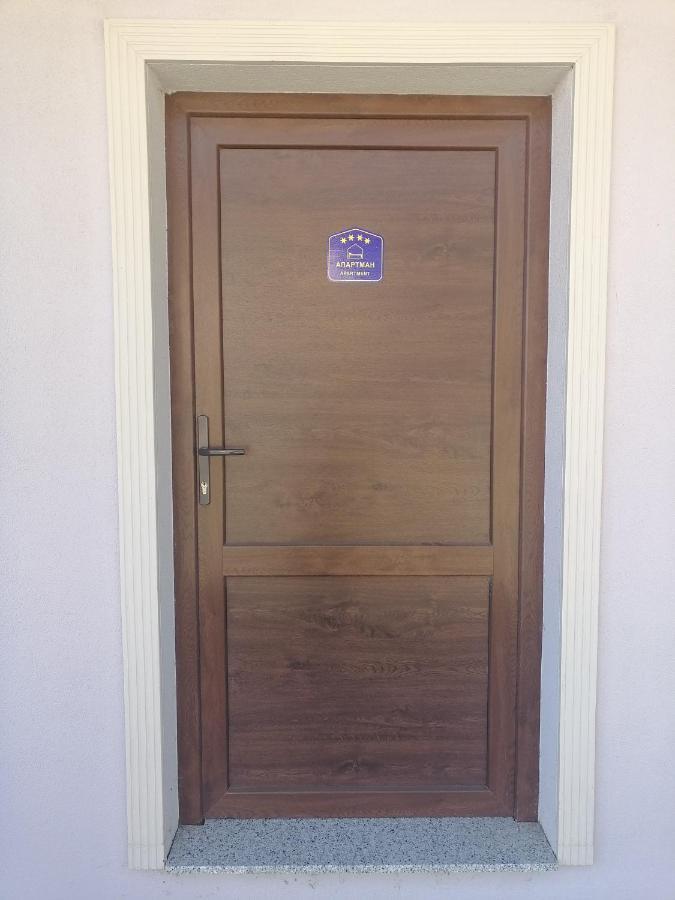 Apartman Sandrina Golubăţ Exterior foto