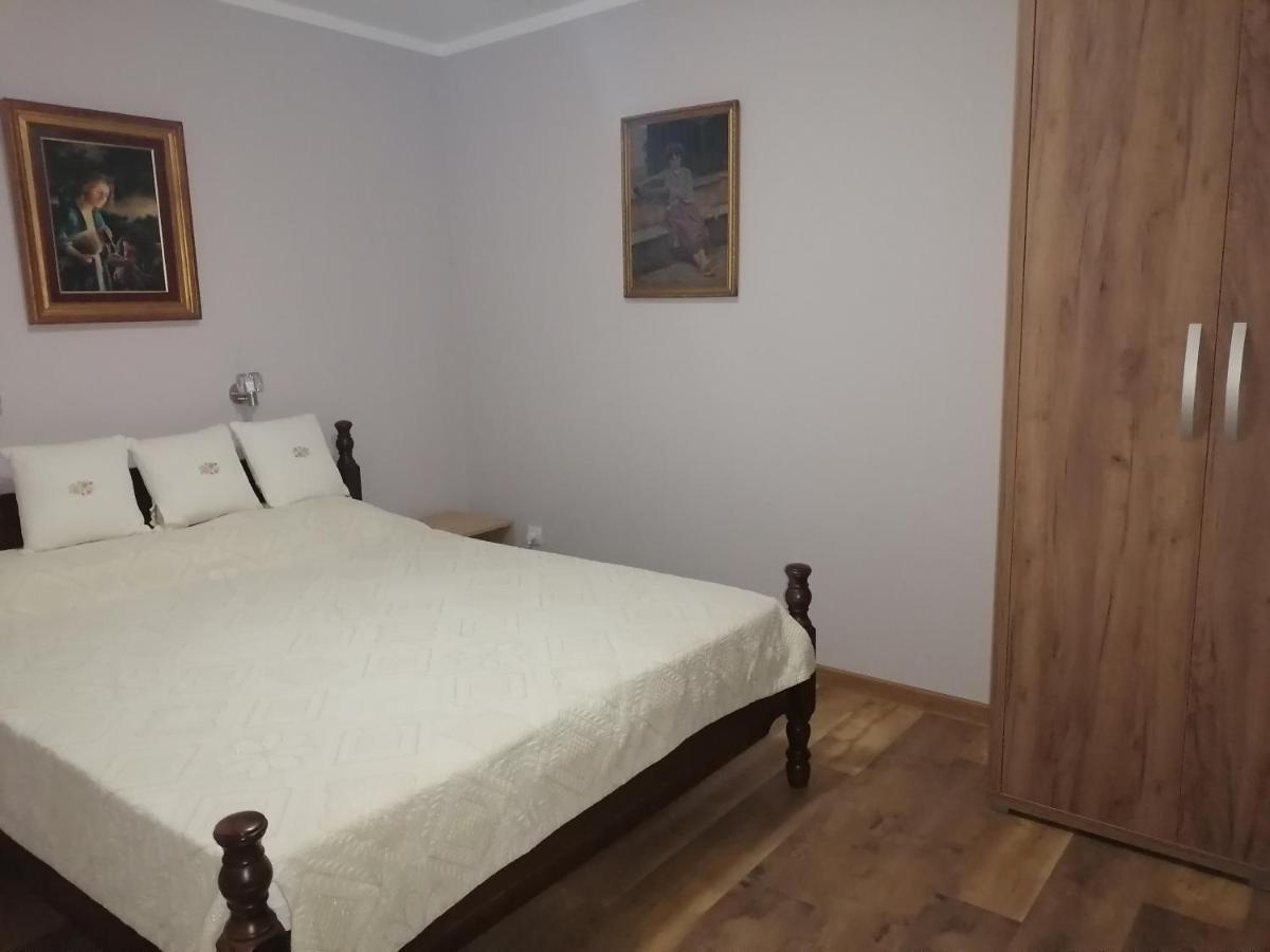 Apartman Sandrina Golubăţ Exterior foto
